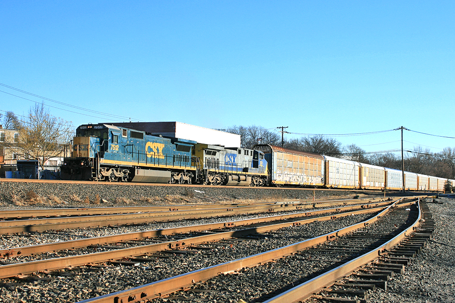 CSX 7512 on L-273